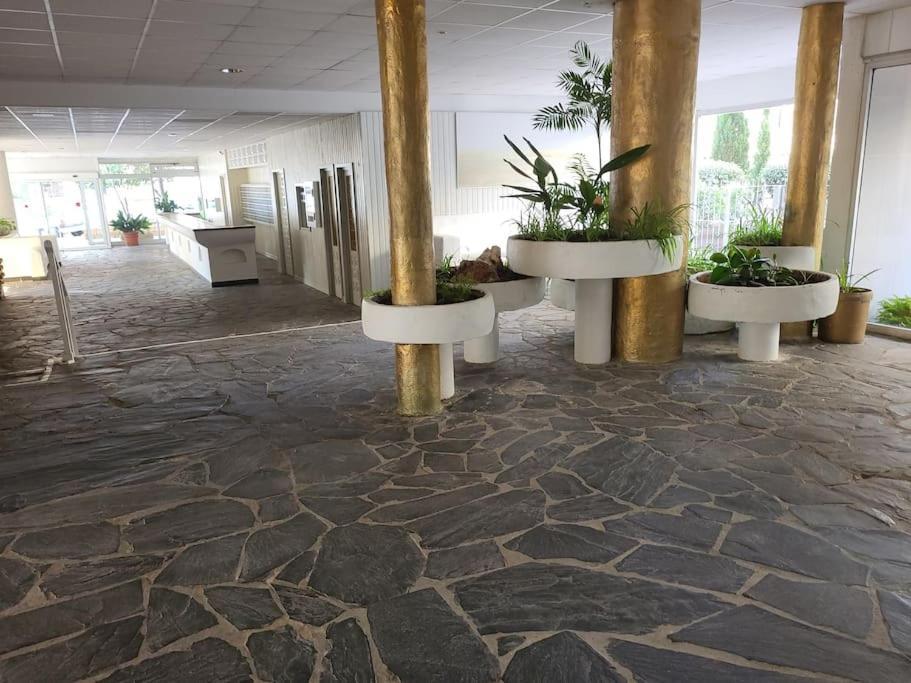 Superbe Apartement En Residence Avec Piscine Roses Buitenkant foto
