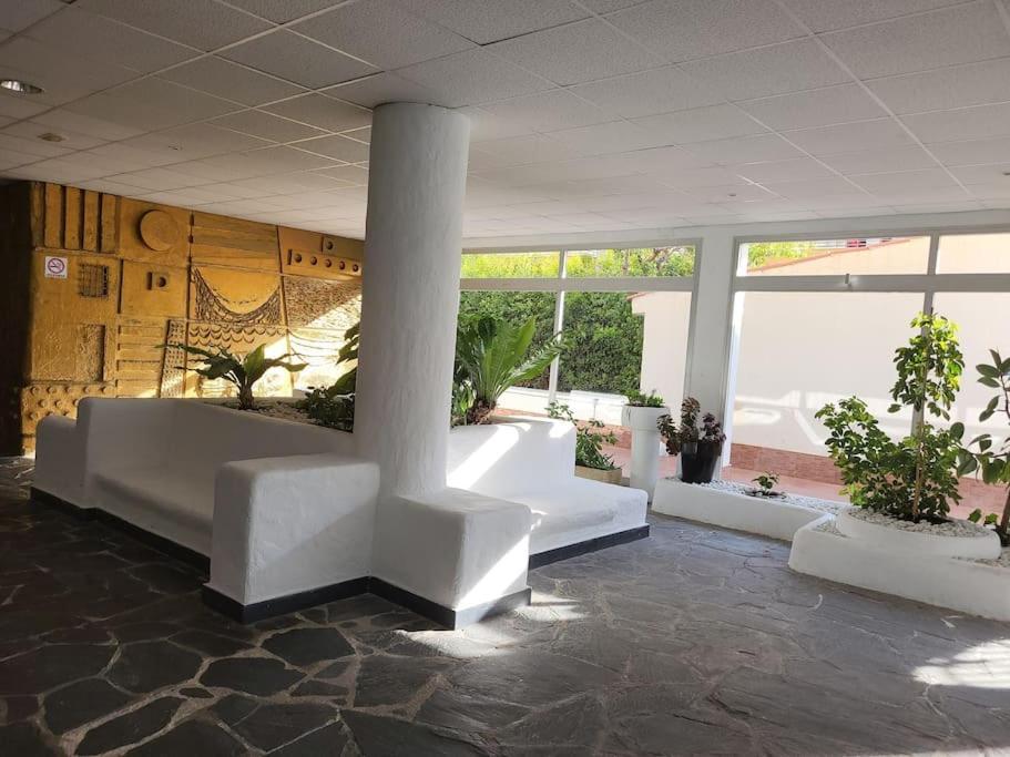 Superbe Apartement En Residence Avec Piscine Roses Buitenkant foto
